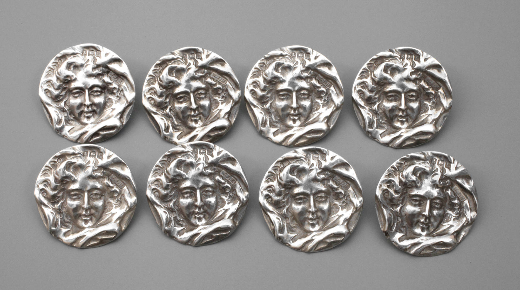 Acht Jugendstil-Knöpfe England