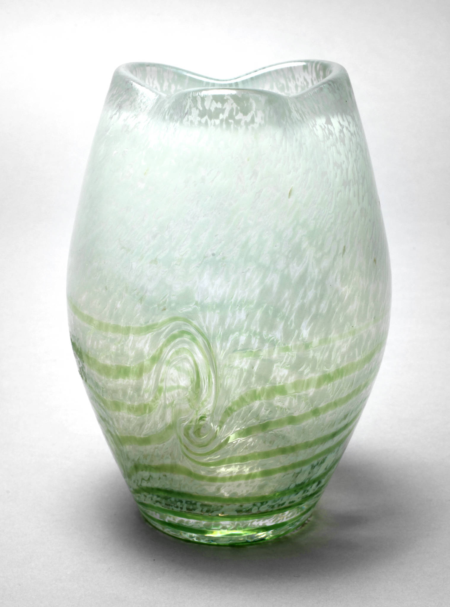 Theresienthal Vase Fadenglas