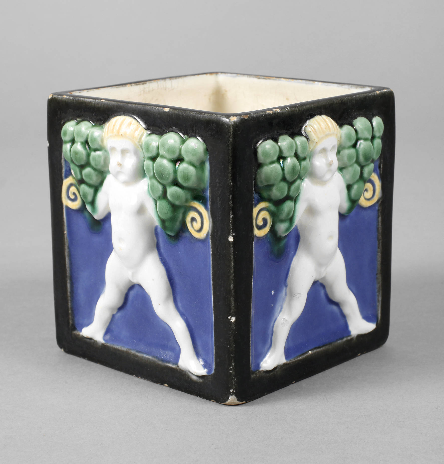 Michael Powolny Cachepot mit Putten