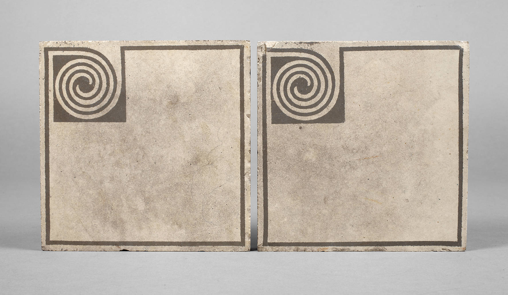 Zwei Bodelfliesen Peter Behrens