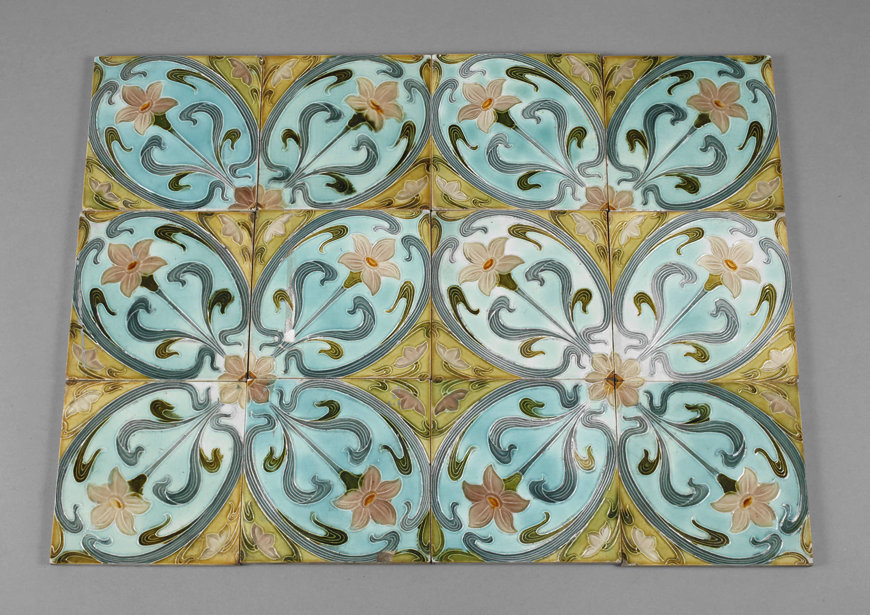 Zwölf Jugendstil  Fliesen