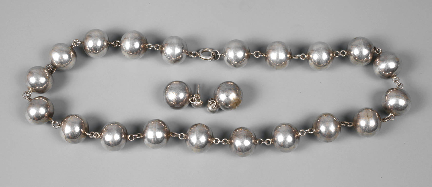 Kette und Ohrstecker Art déco