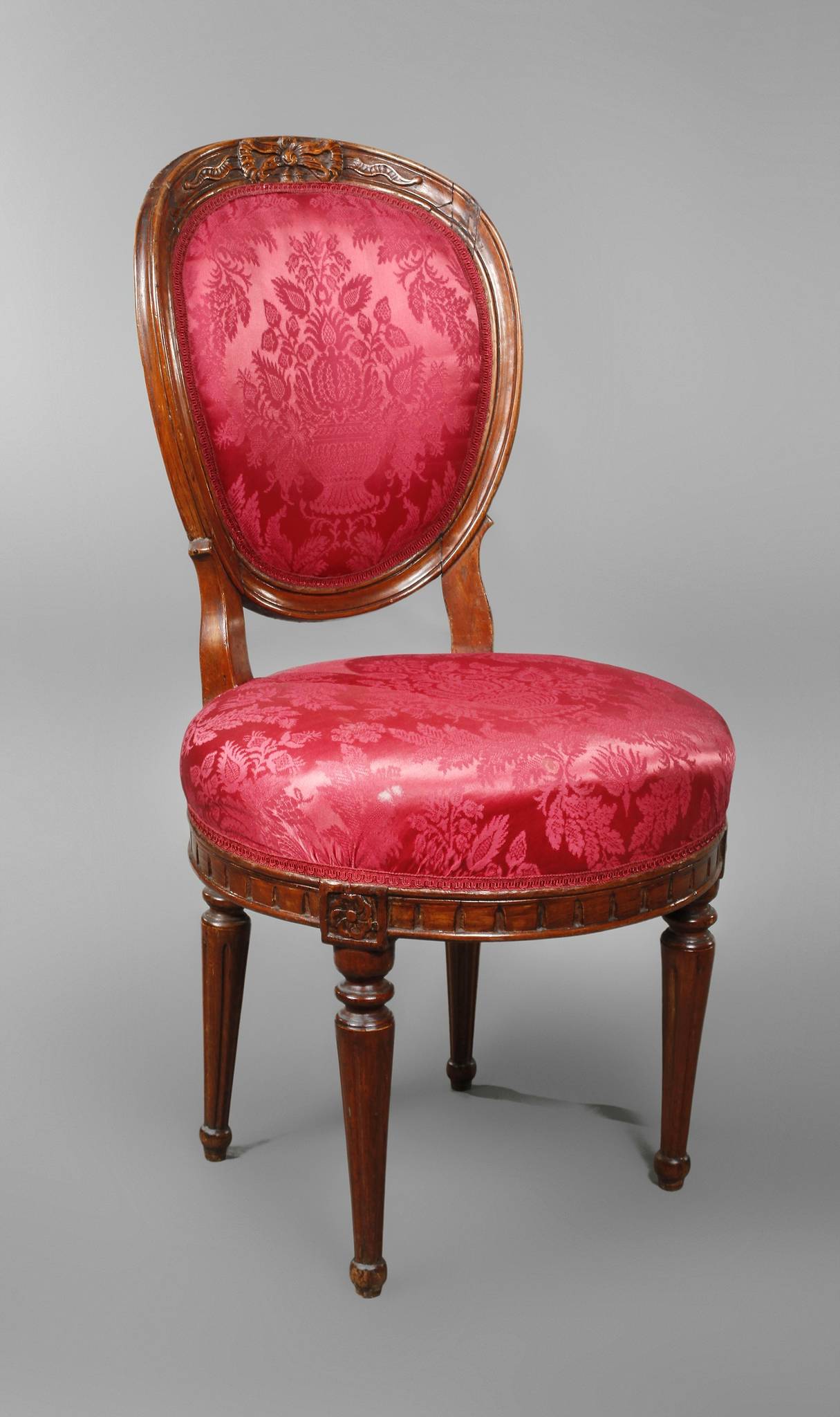 Stuhl aus einer Prager Villa