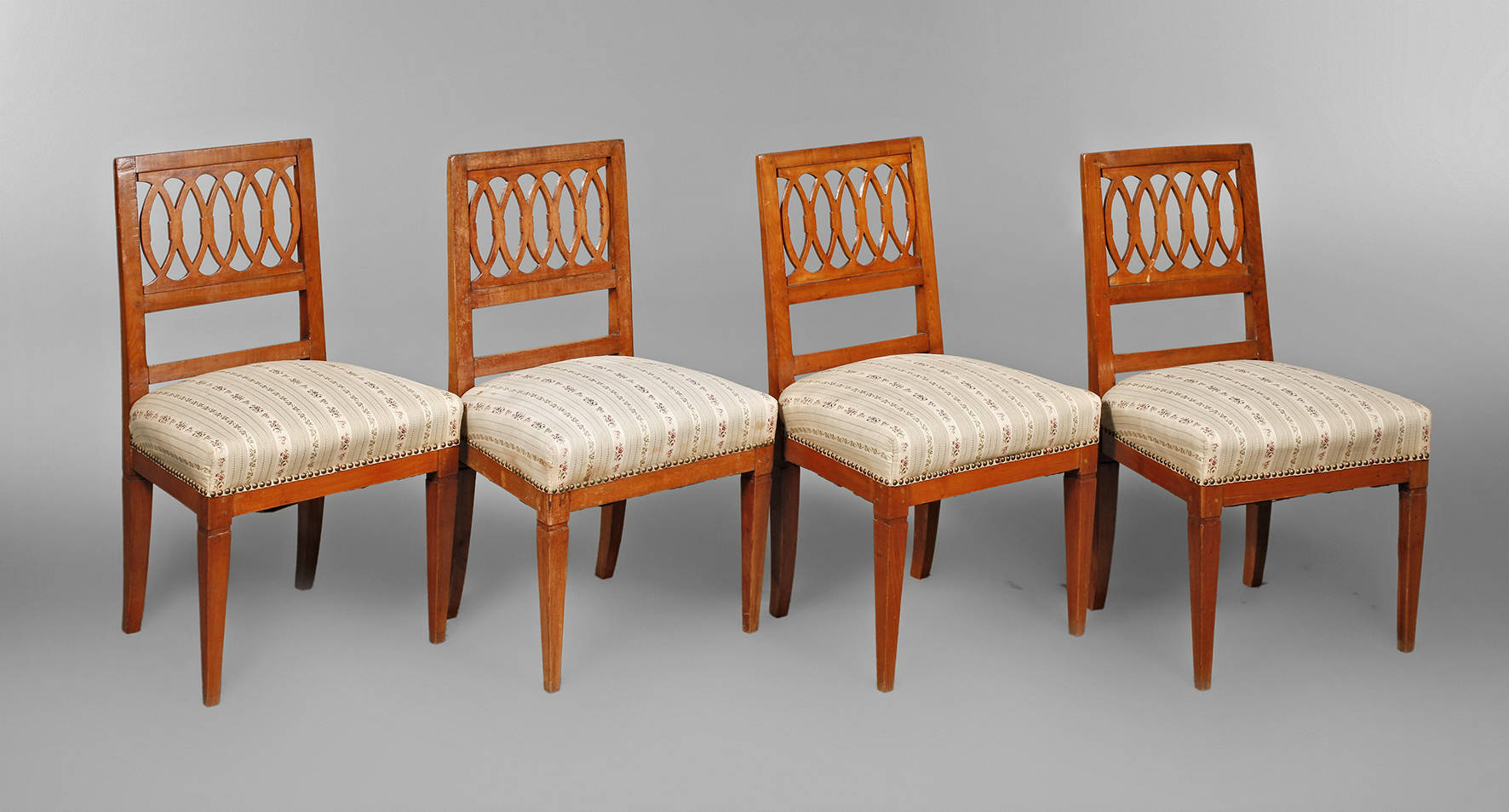 Vier Empirestühle