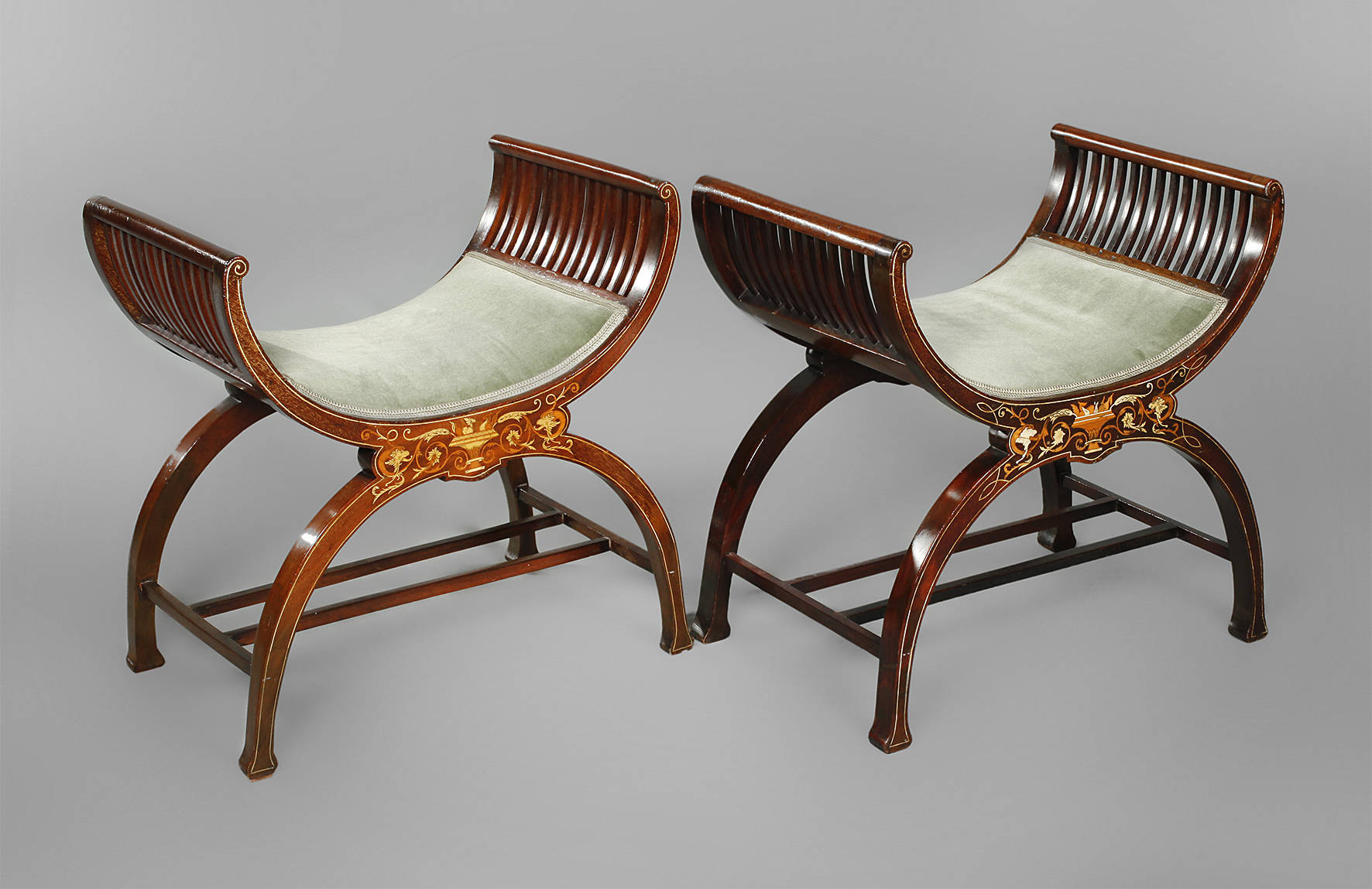 Paar Schwingen Neorenaissance