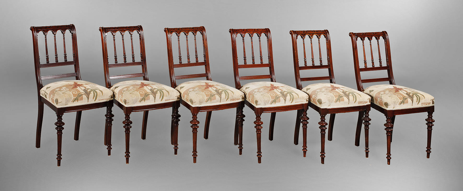 Sechs Stühle Gründerzeit