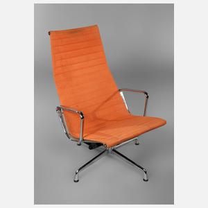 Eames lounge chair EA 124,