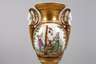 Amphorenvase mit Karyatiden