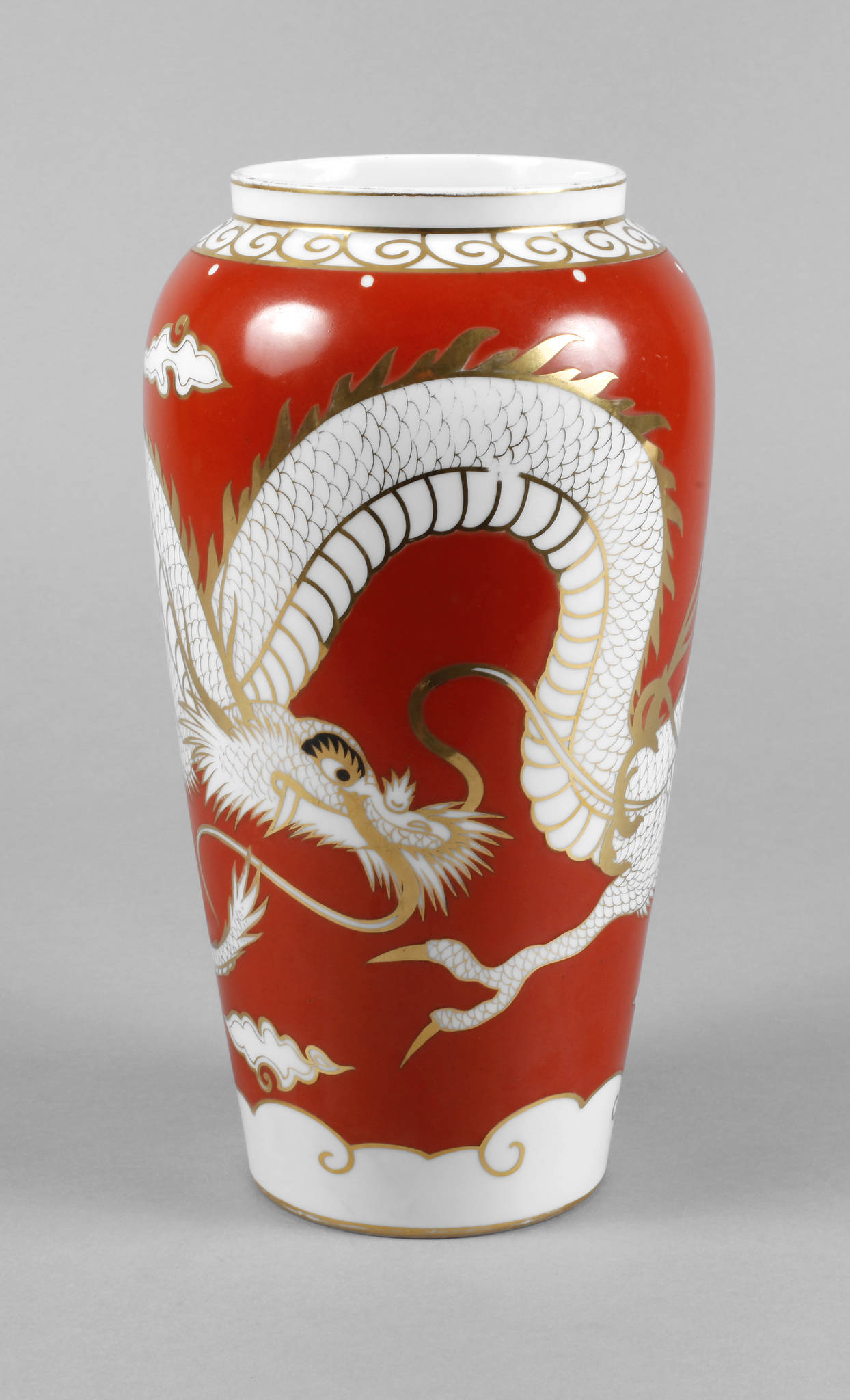 Fraureuth Drachenvase