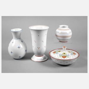 Kaestner drei Vasen und Deckeldose