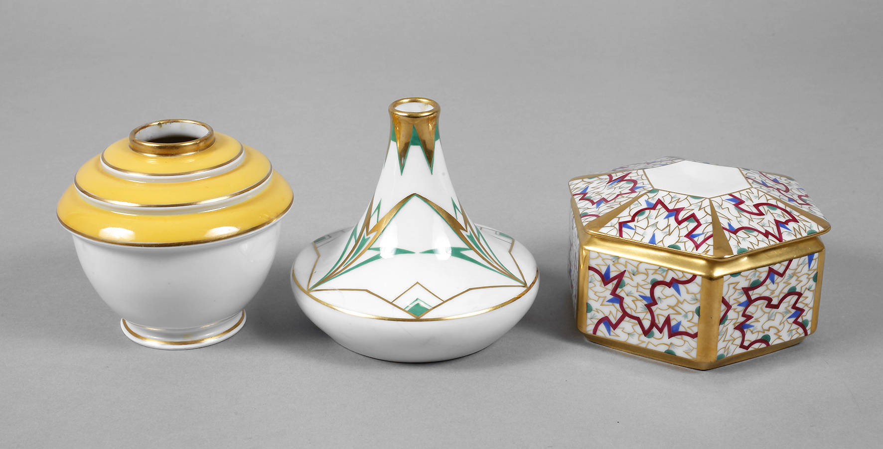 Kaestner Deckeldose und zwei Vasen