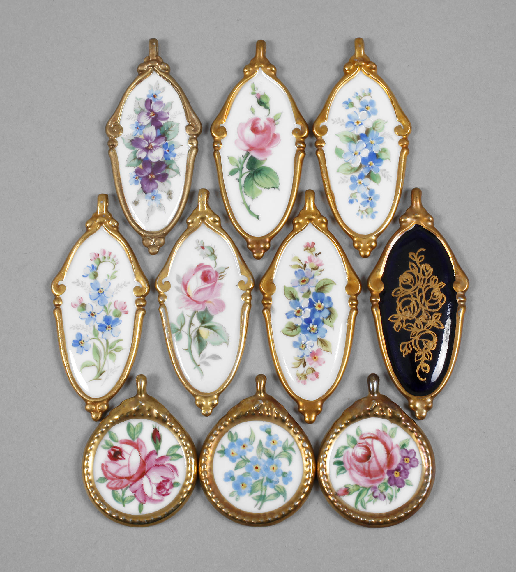 Kaestner zehn Porzellananhänger