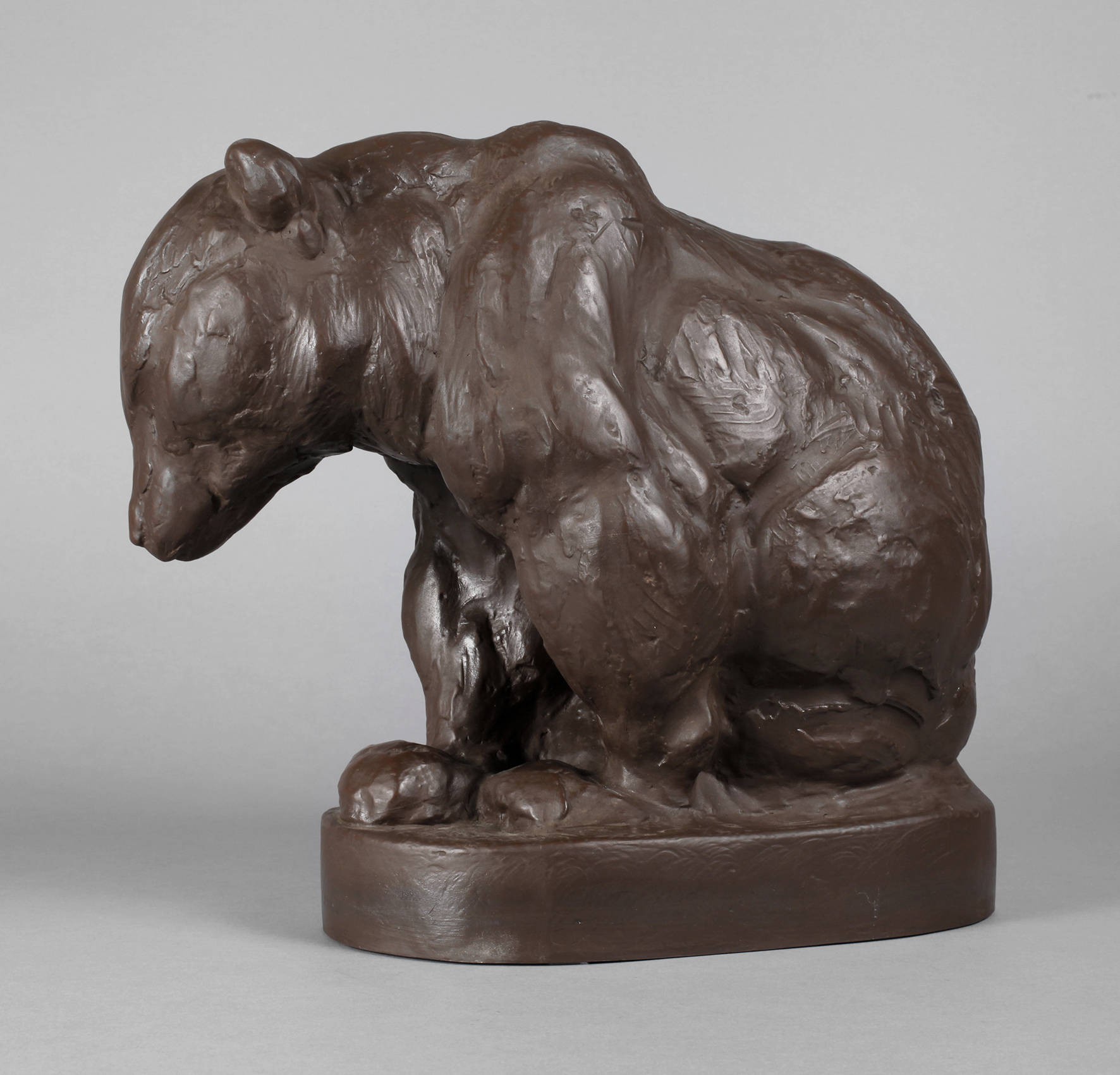 Meissen ”sitzender junger Bär” August Gaul