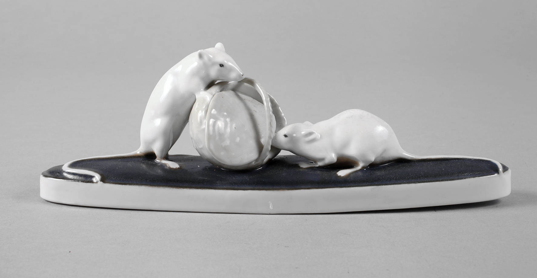 Meissen Teichert Mäusepaar mit Körbchen