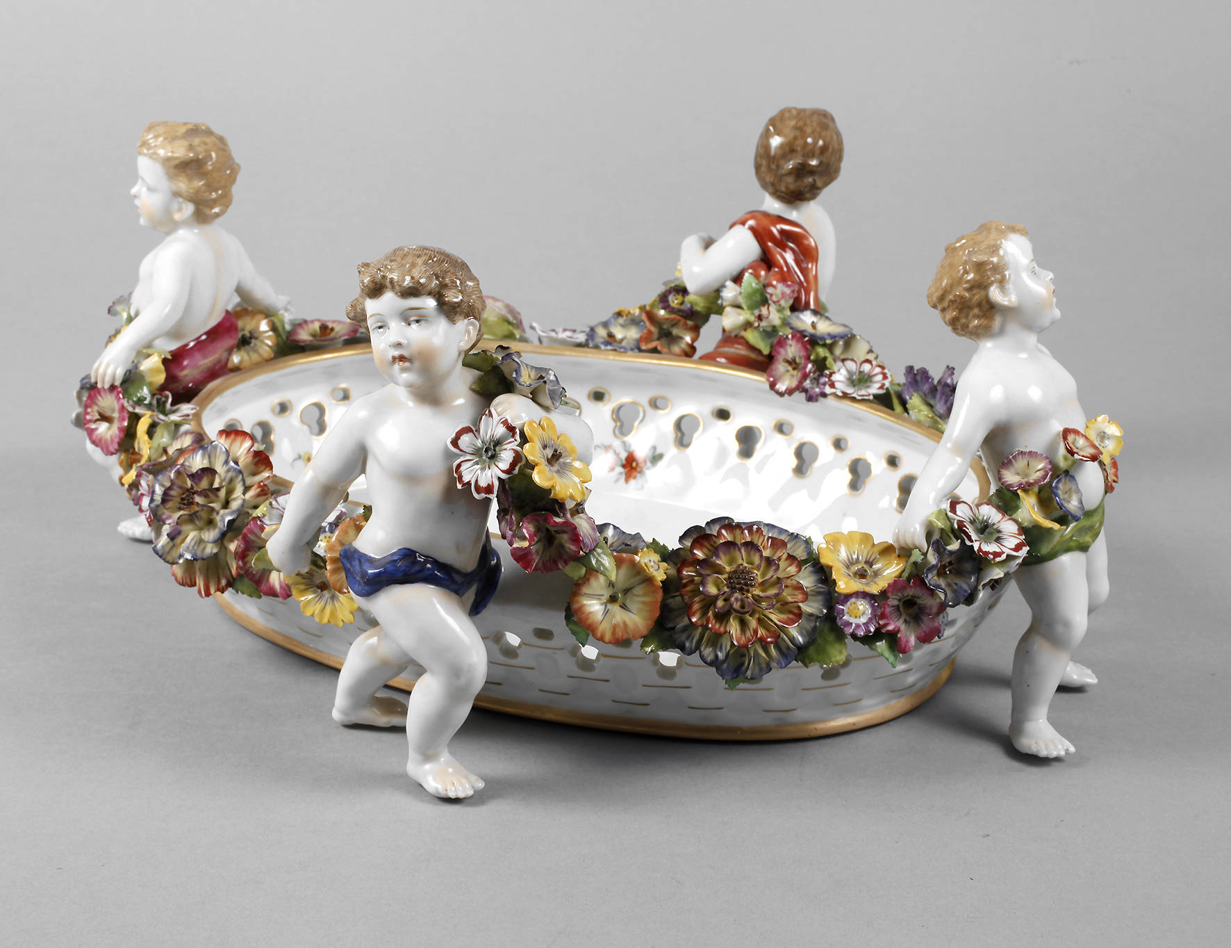 Plaue Schierholz großer Tafelaufsatz mit Putten