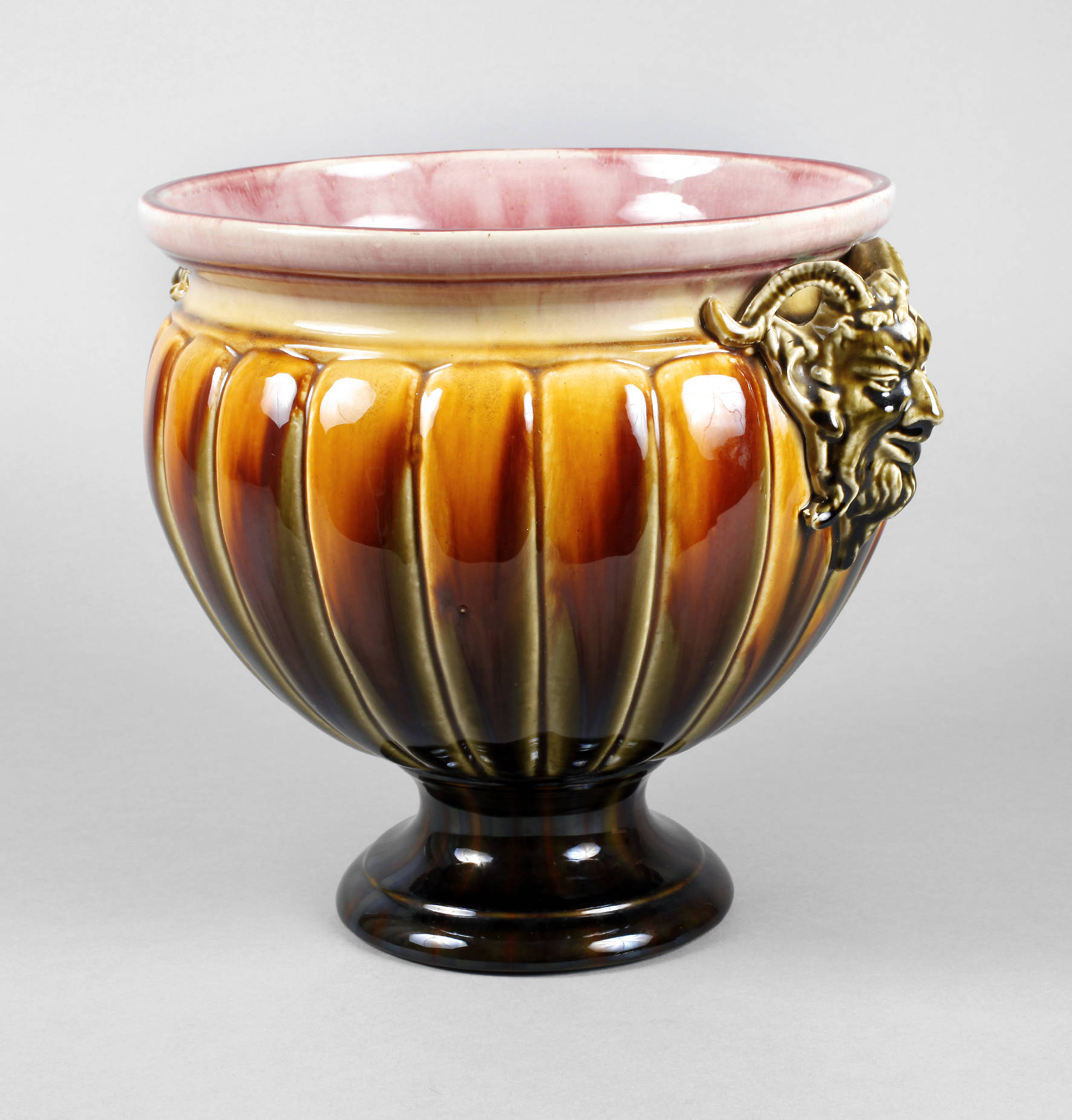 Cachepot mit Faunköpfen