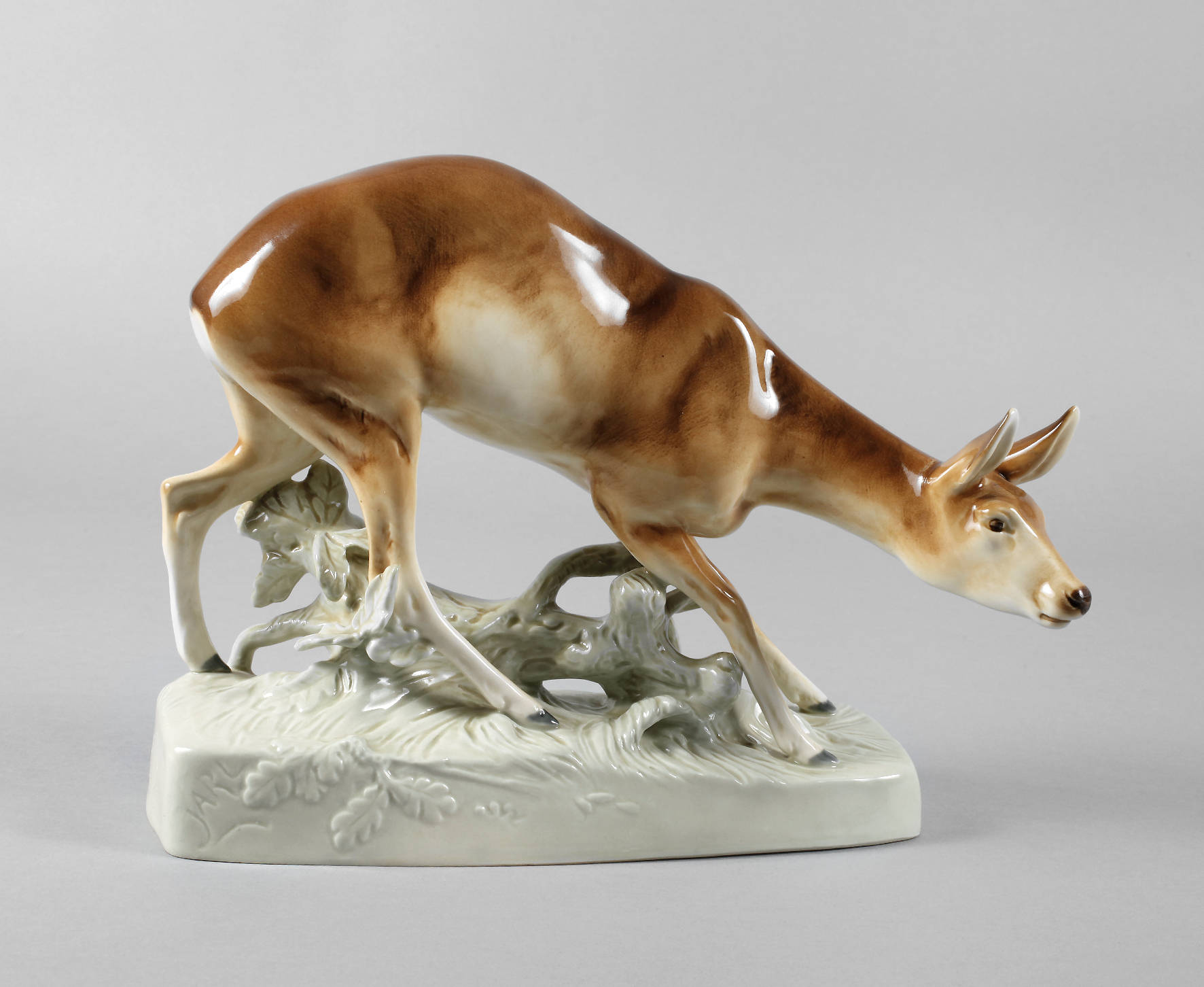 Otto Jarl Reh auf naturalistischem Sockel