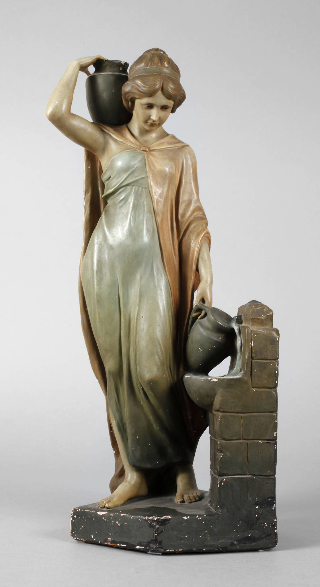 Wasserträgerin am Brunnen