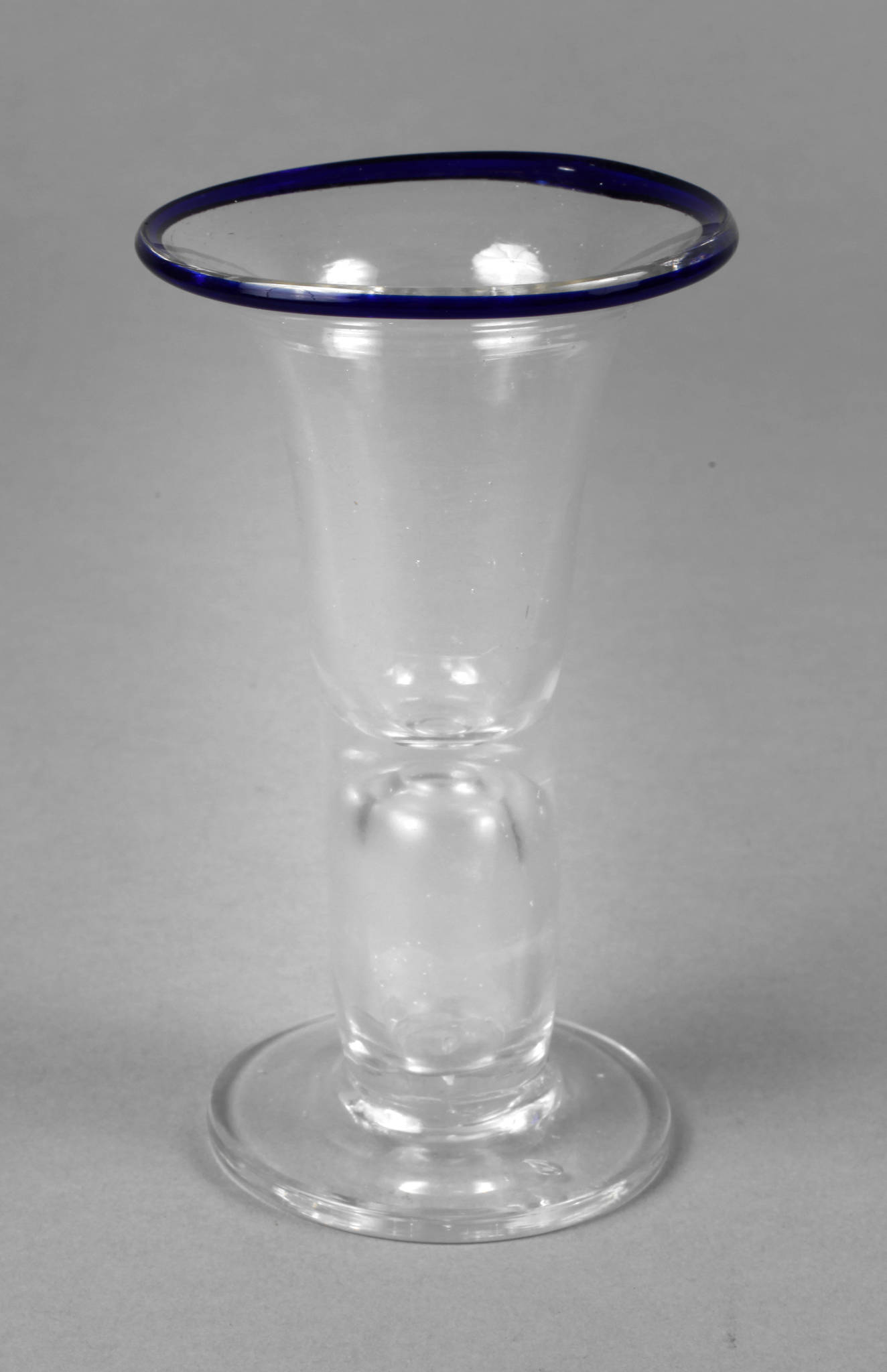 Wachtmeisterglas mit Blaurand