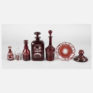 Sieben Teile Rotbeize-Glas