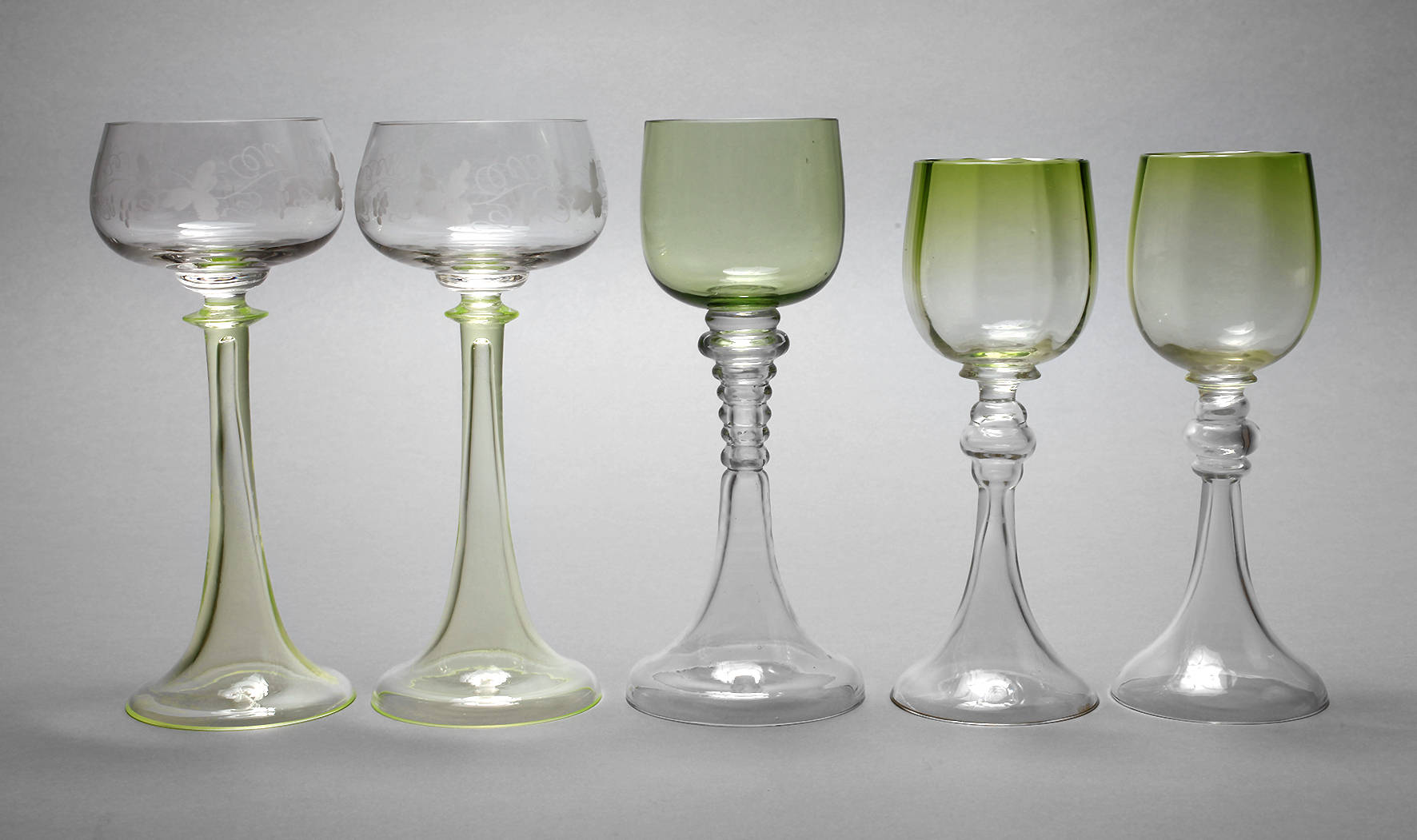 Fünf Jugendstilgläser mit Trompetenfuß