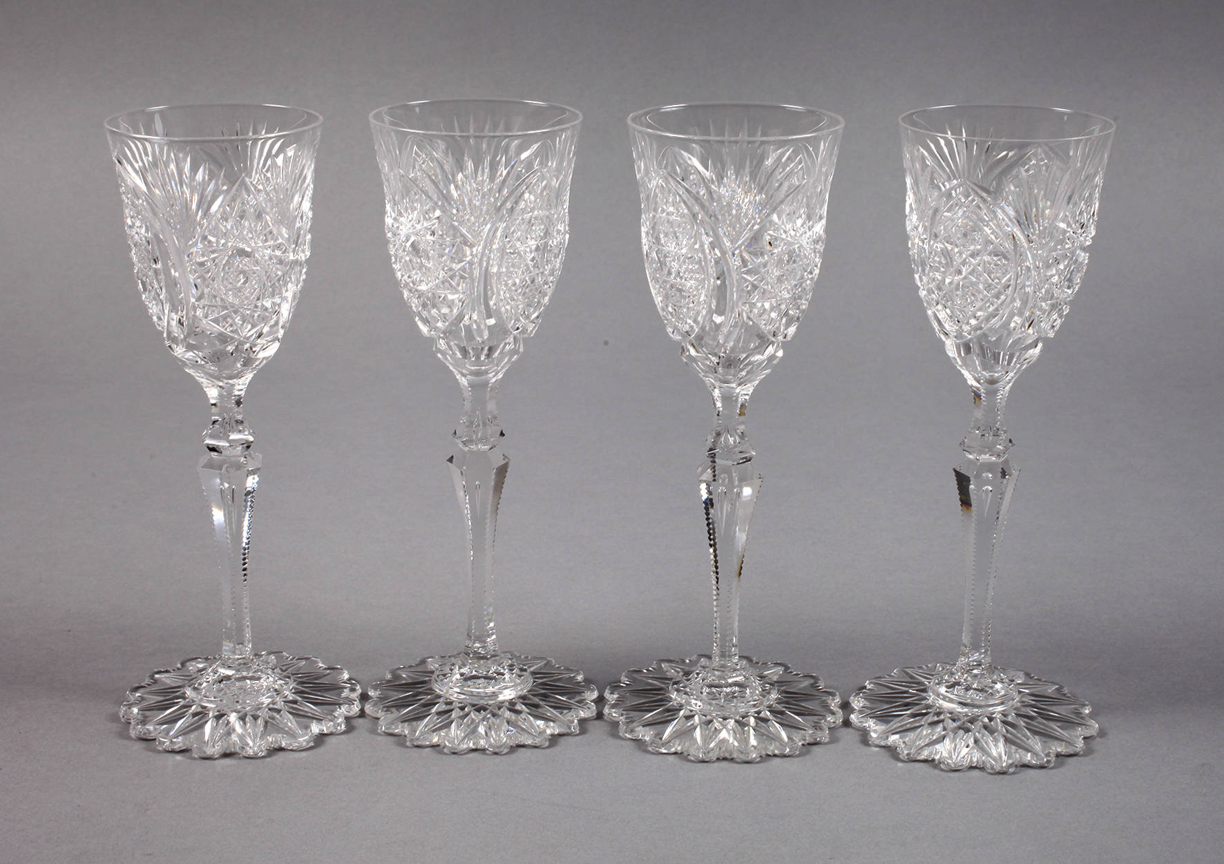 Vier Sektkelche Bleikristall