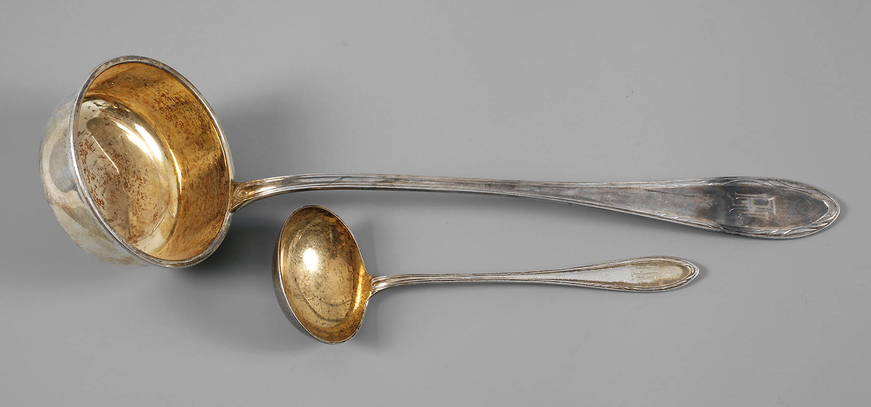 Zwei Schöpfkellen Jugendstil