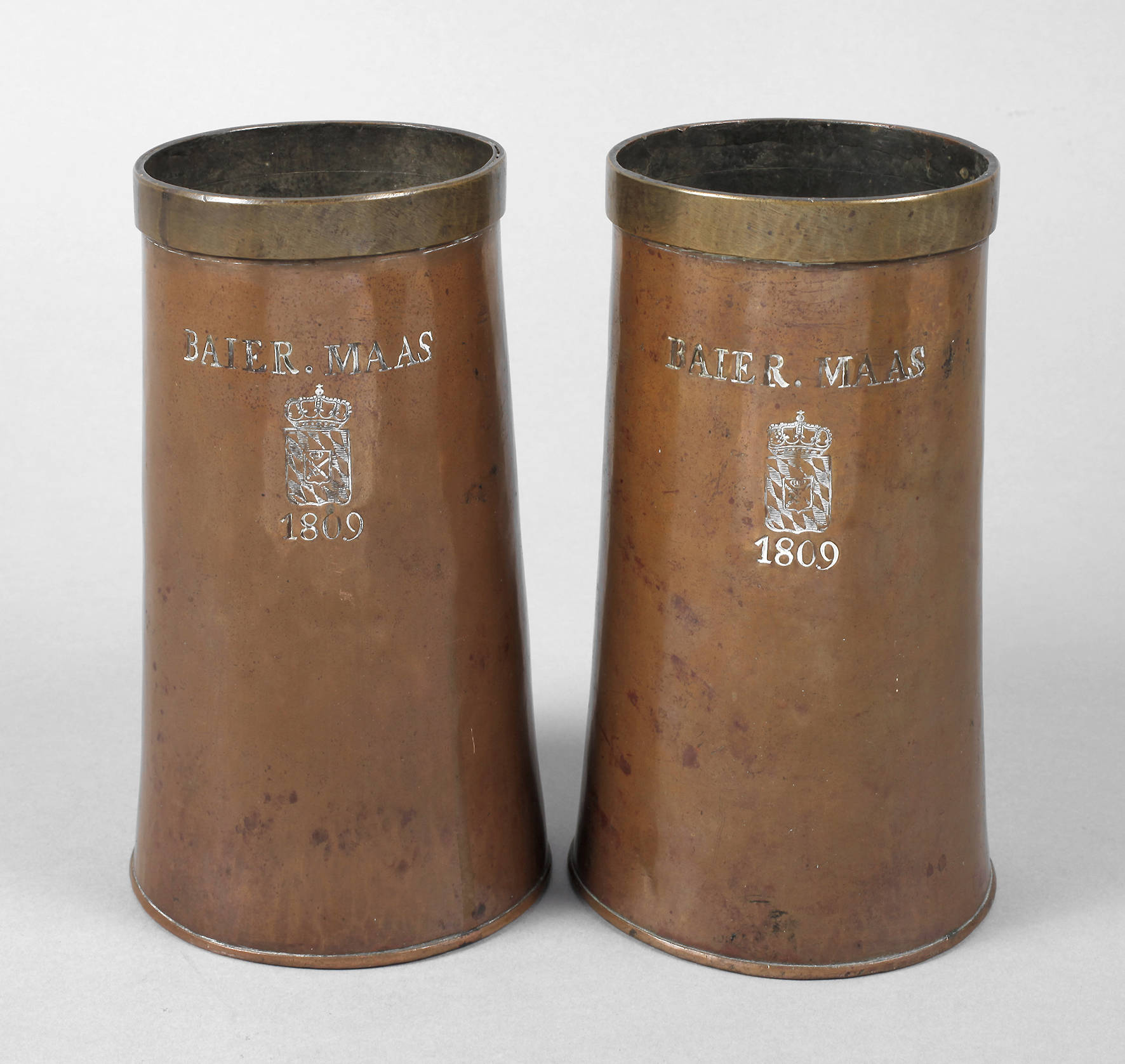 Zwei kupferne Bierkrüge 1809