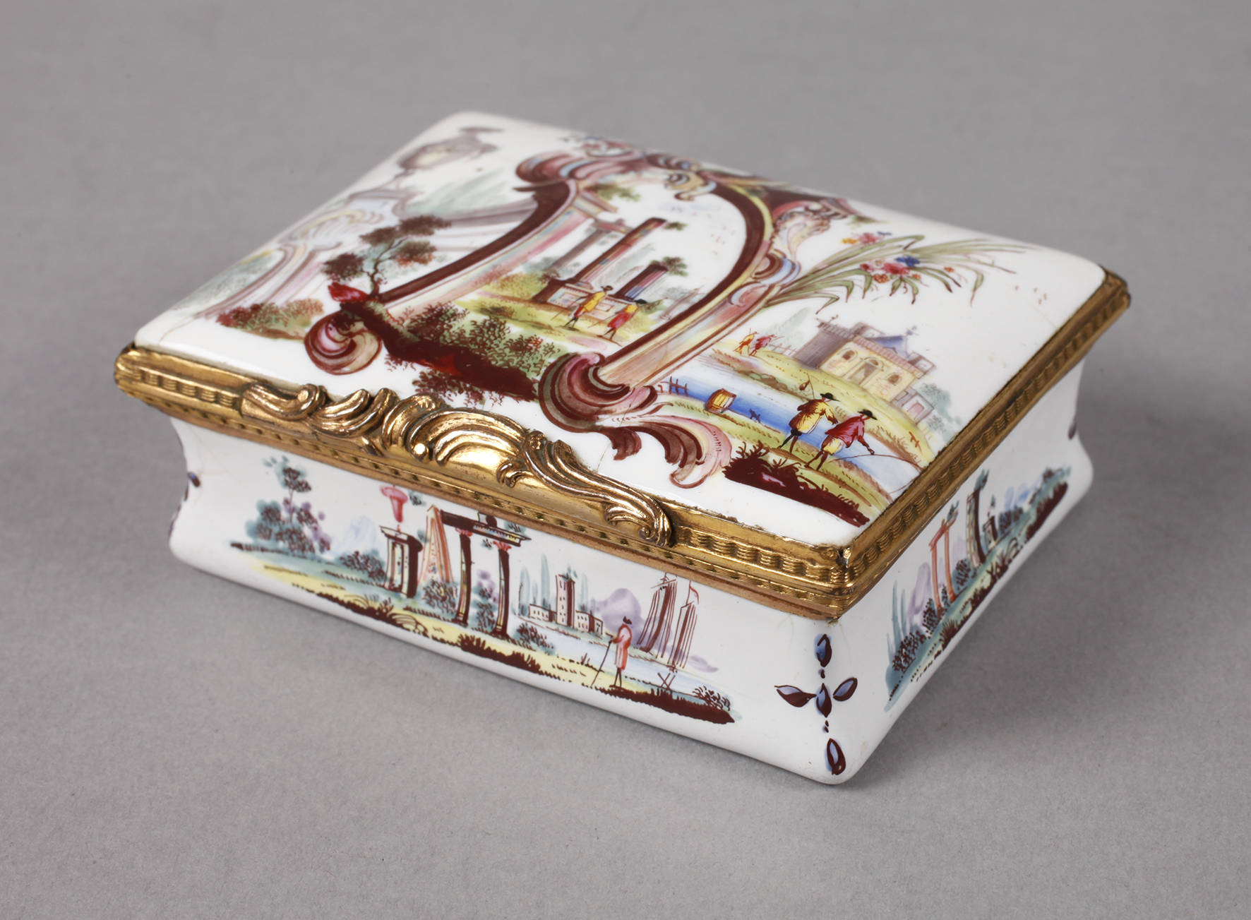 Feine barocke Pillendose