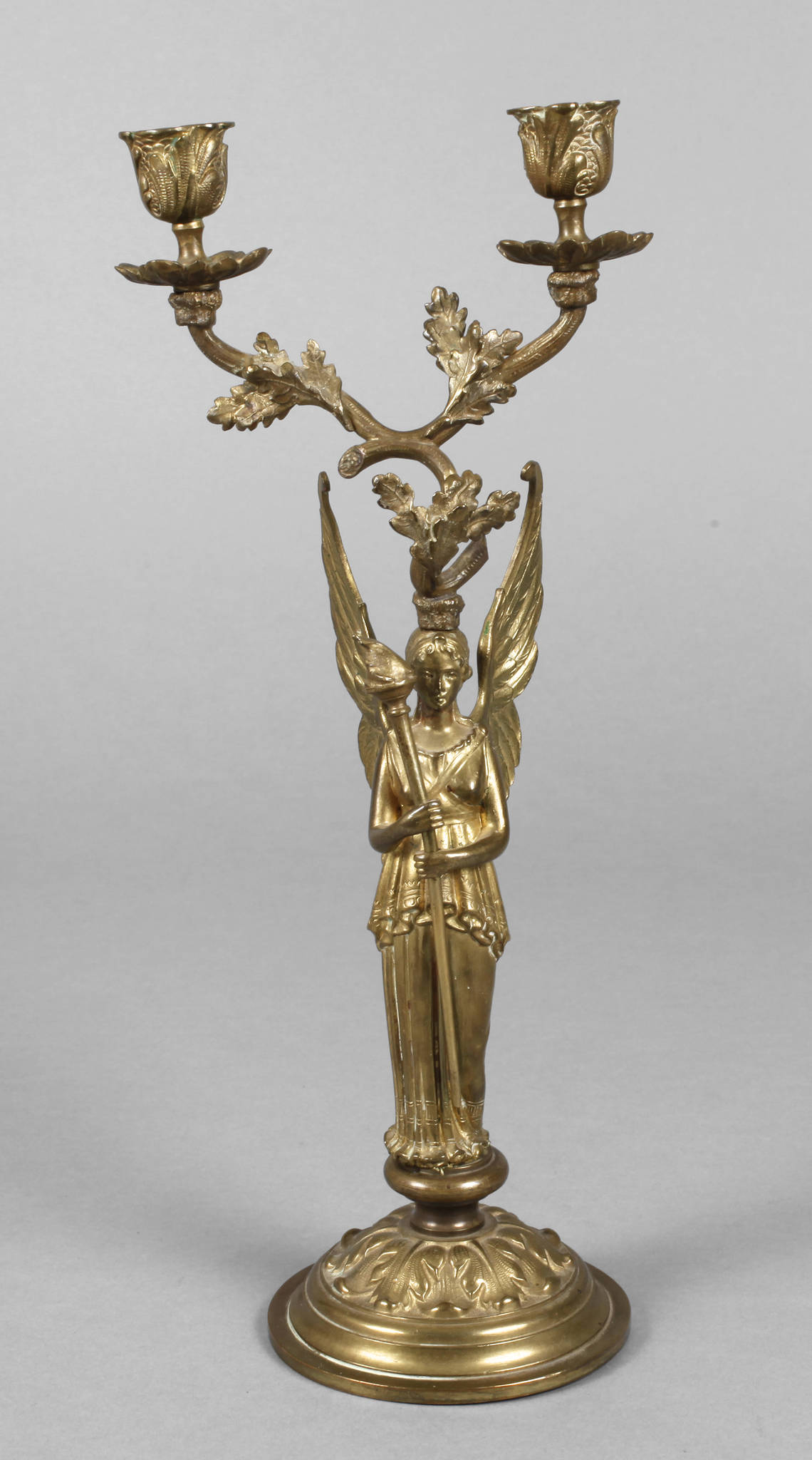 Figürlicher klassizistischer Kerzenleuchter