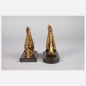 Paar Buchstützen als Schwan