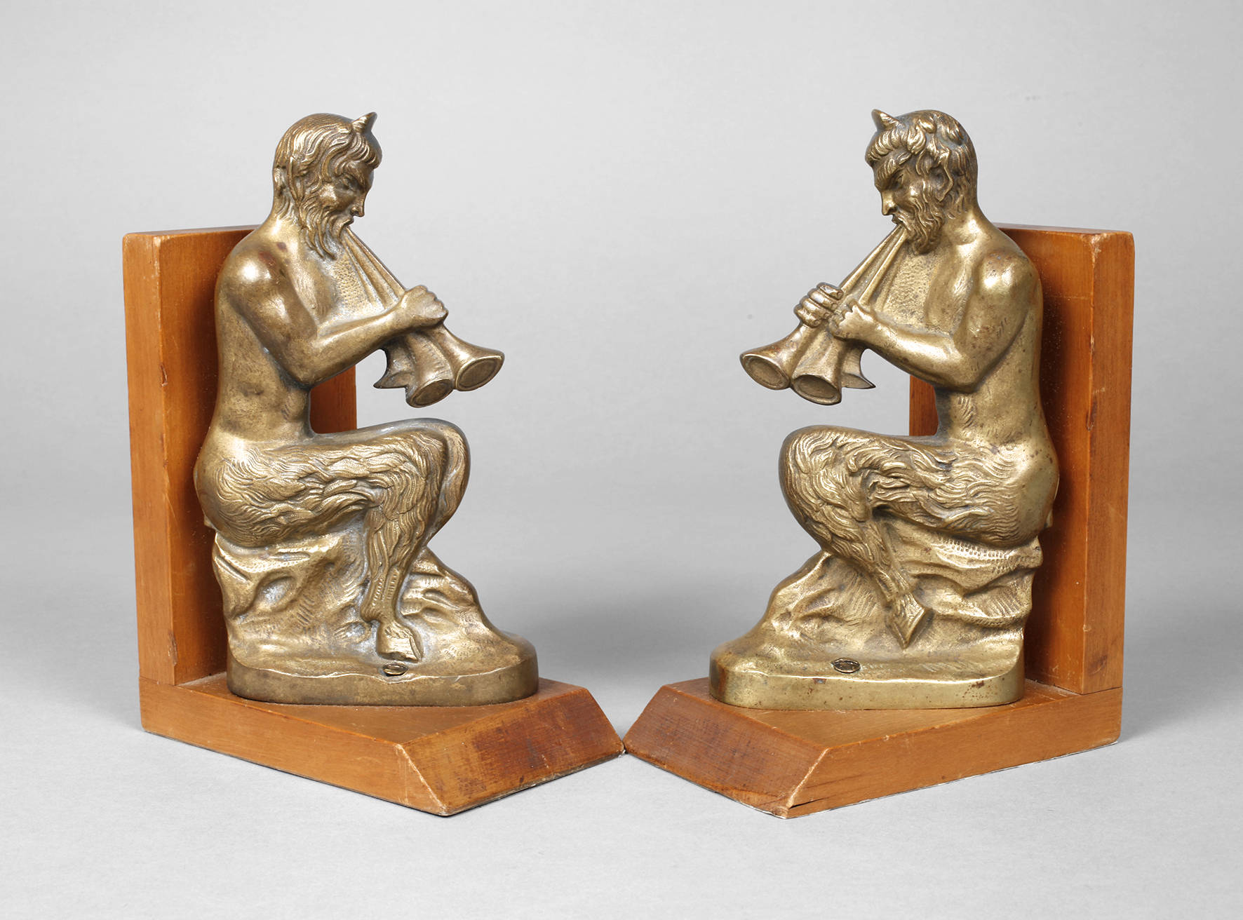 Paar figürliche Buchstützen