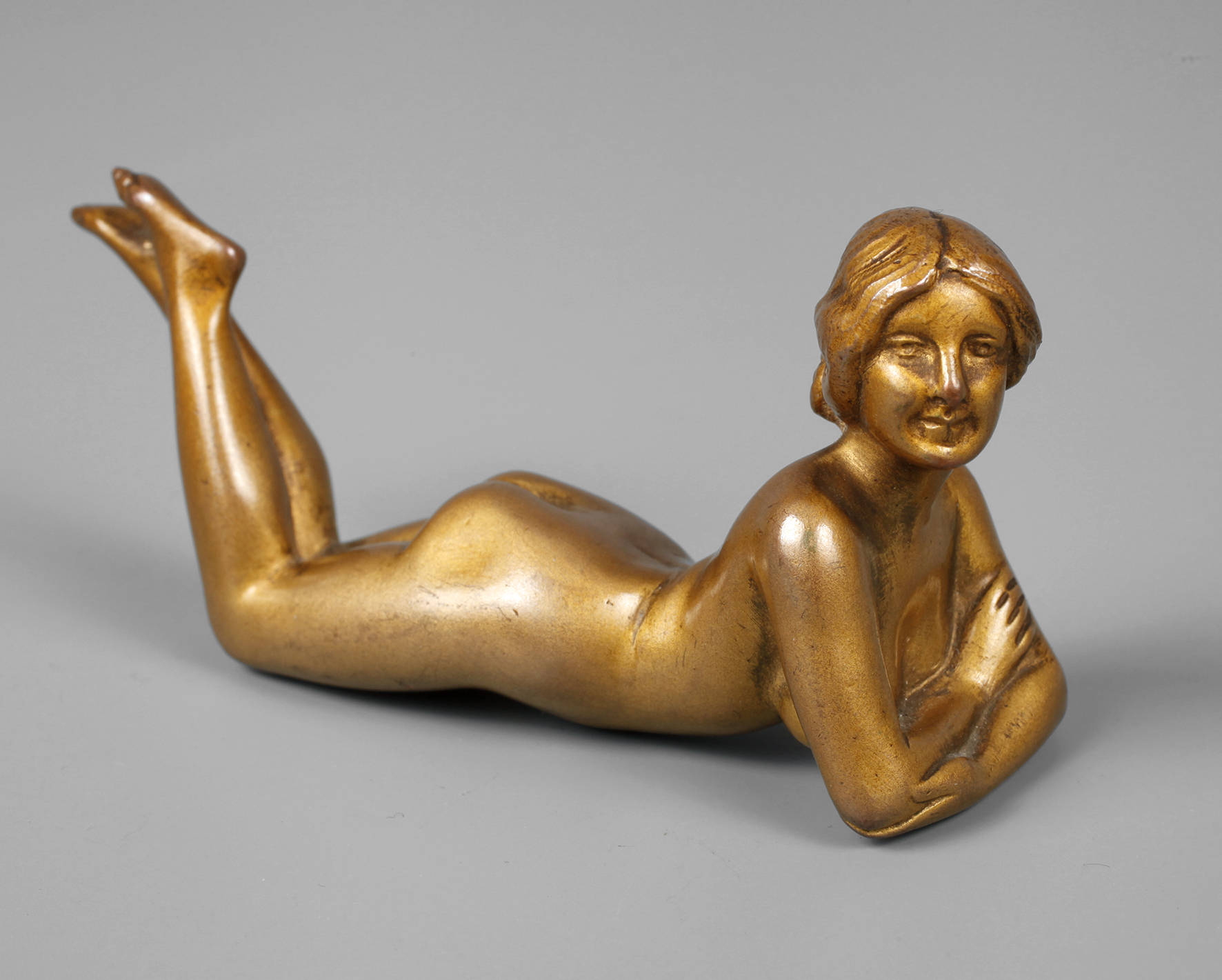 Kleiner liegender Damenakt