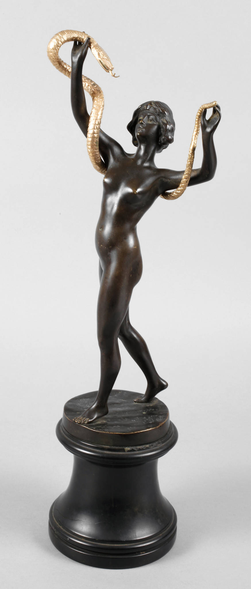 O. Opitz, Große Schlangentänzerin