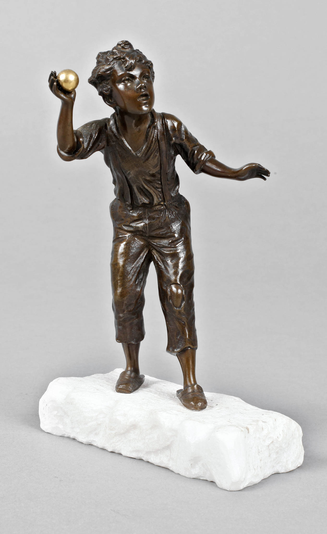 Kleinbronze junger Ballspieler