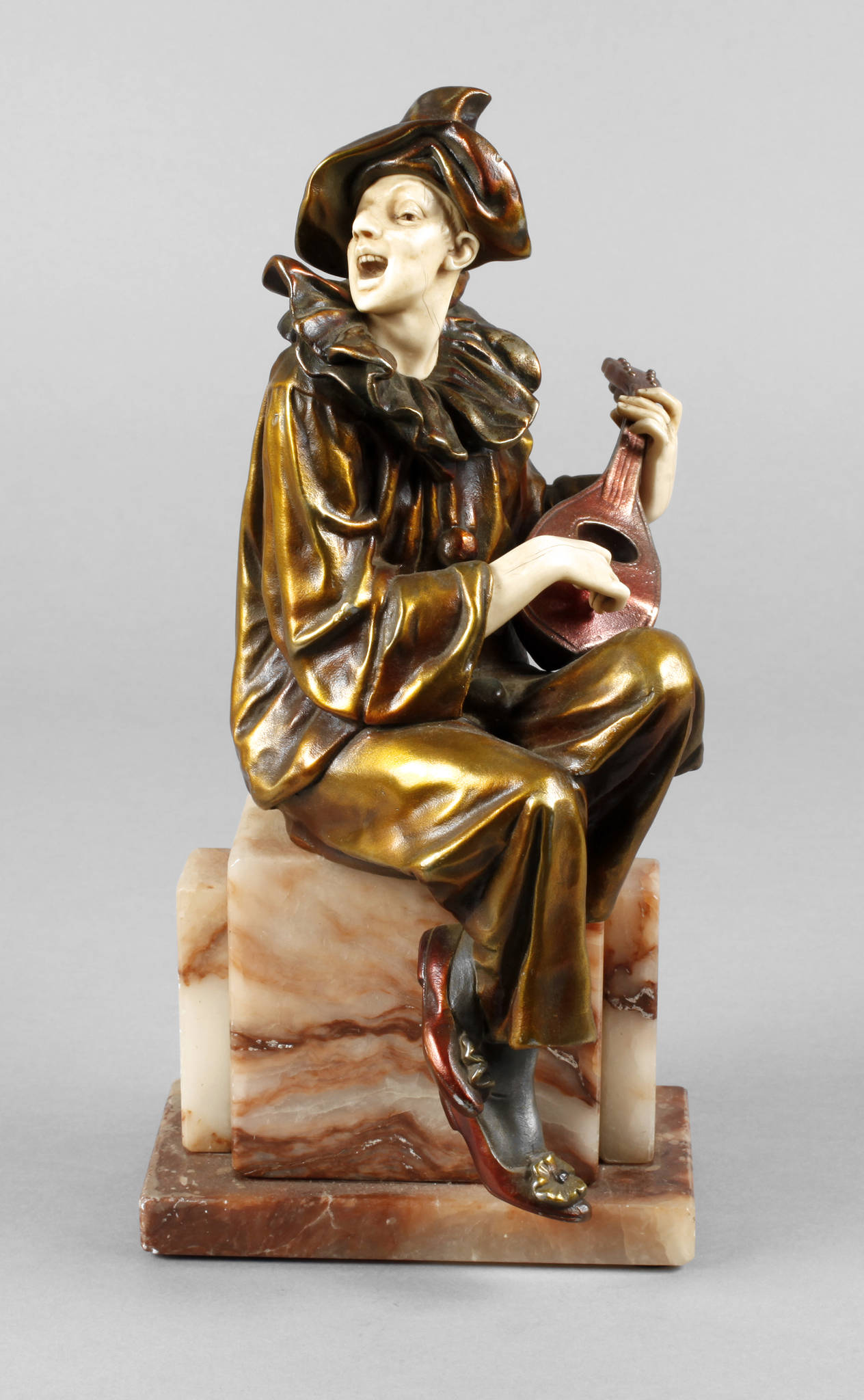 Chryselephantin Pierrot mit Laute