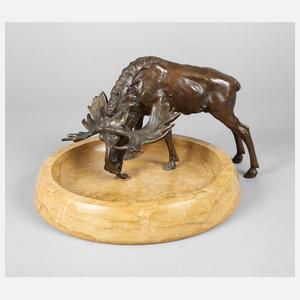 A. Titze, Großer Elch auf Marmorschale