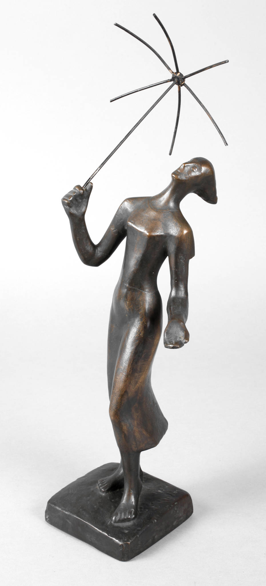 Bronze Dame mit Schirm