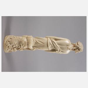 Große Elfenbeinschnitzerei