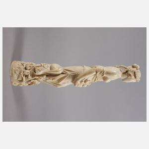 Große Elfenbeinschnitzerei