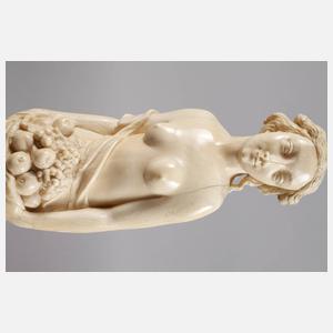 Große Elfenbeinschnitzerei