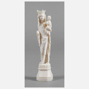 Feine Elfenbeinschnitzerei