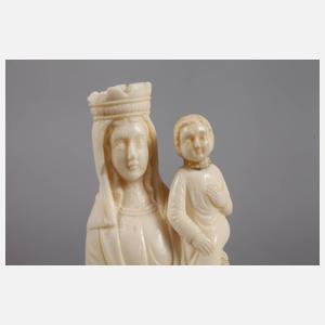 Feine Elfenbeinschnitzerei