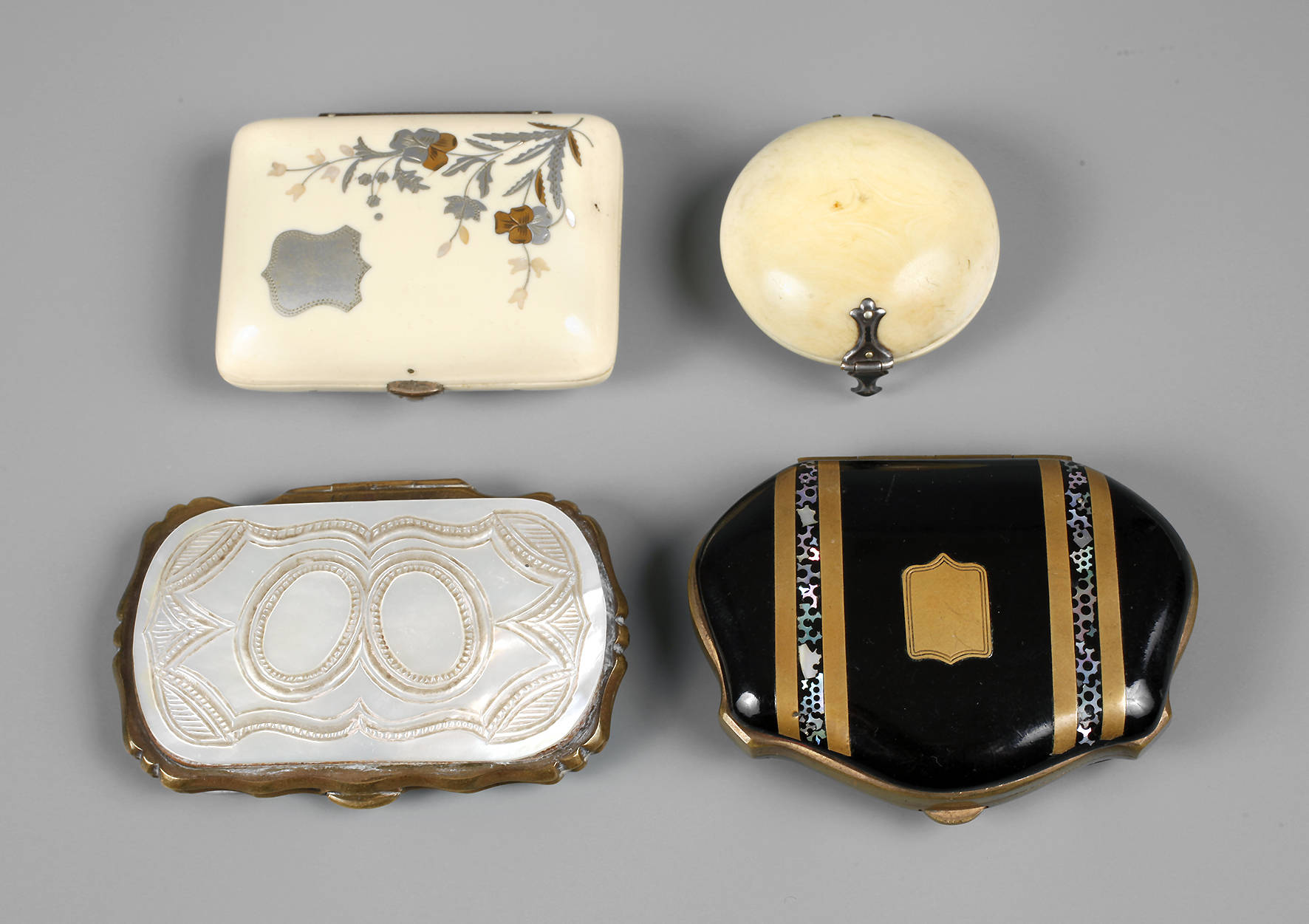 Vier kleine Geldbörsen