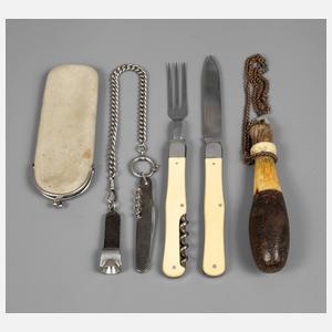 Konvolut Reiseutensilien und Pulverhorn