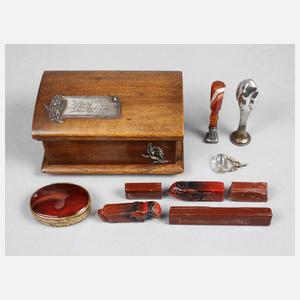 Drei Petschafte und Achatdose