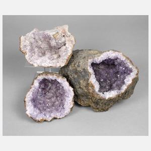Drei Amethystdrusen