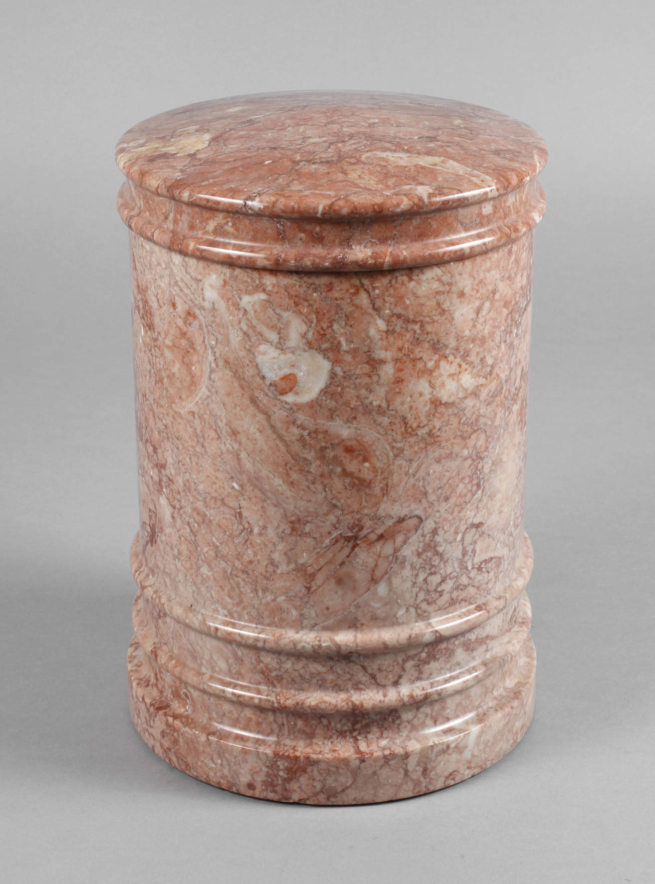 Großes Deckelgefäß Marmor