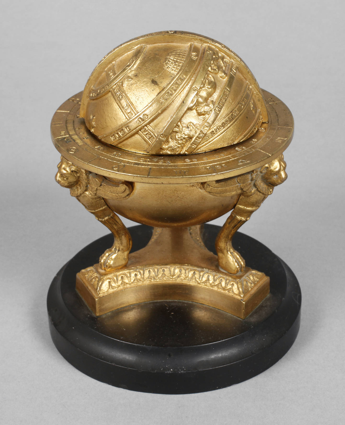 Tintenfass in Form eines Tischglobus