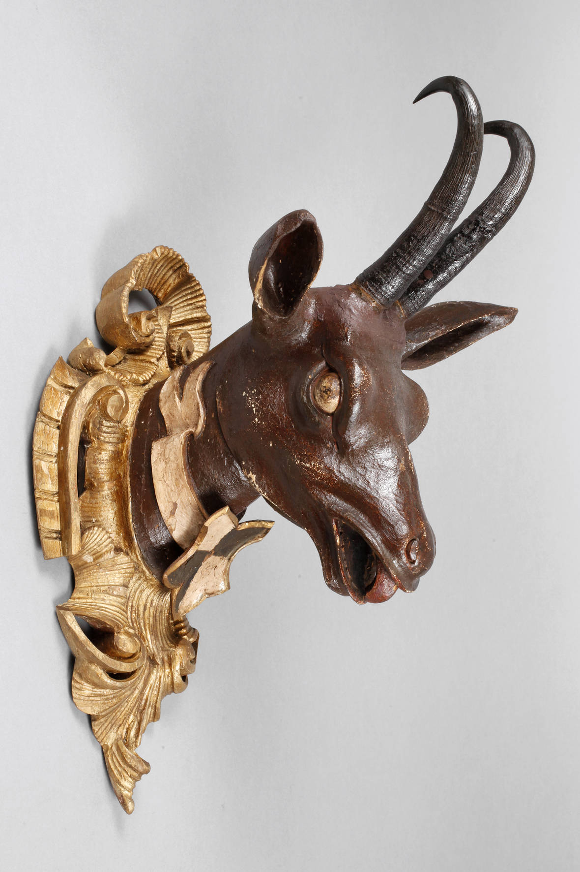 Geschnitzte Jagdtrophäe